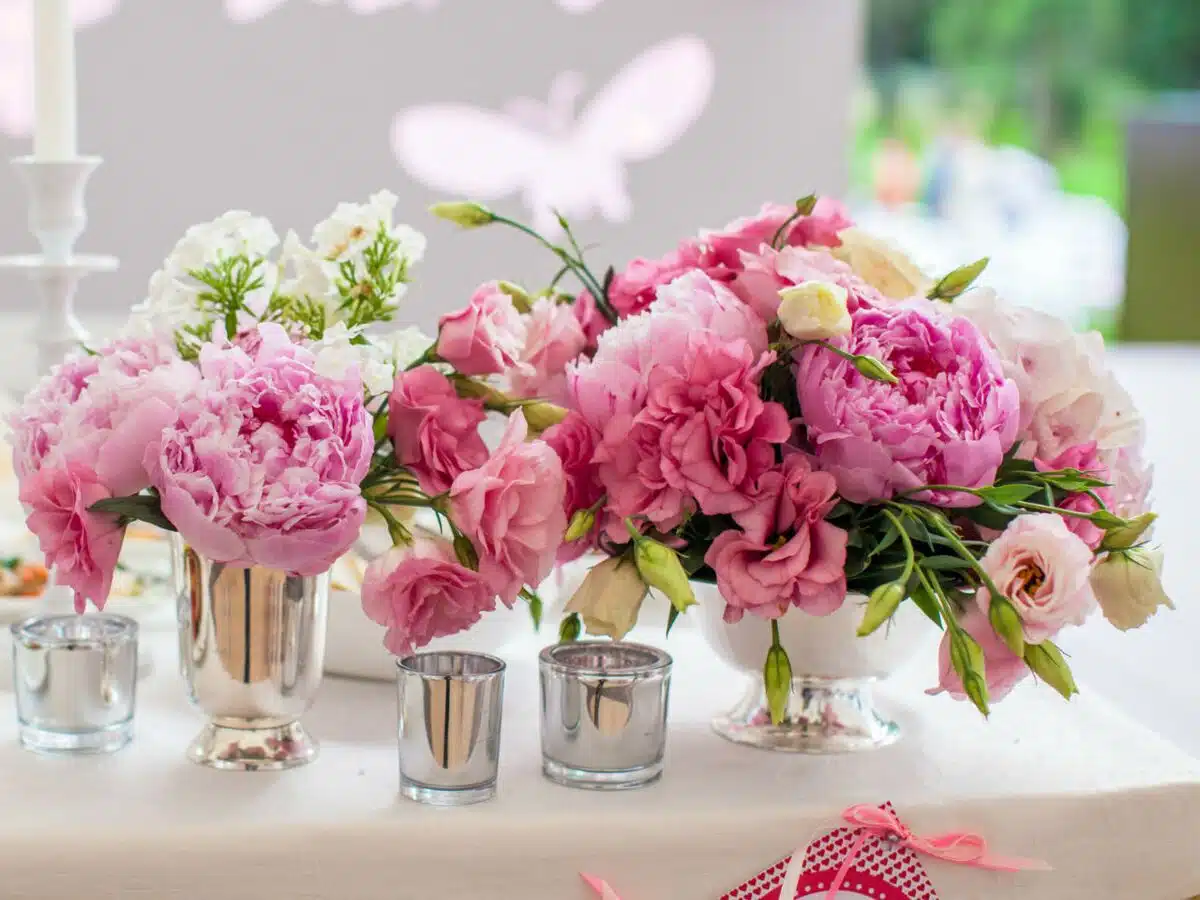 Comment choisir les couleurs et les fleurs pour votre décoration de mariage