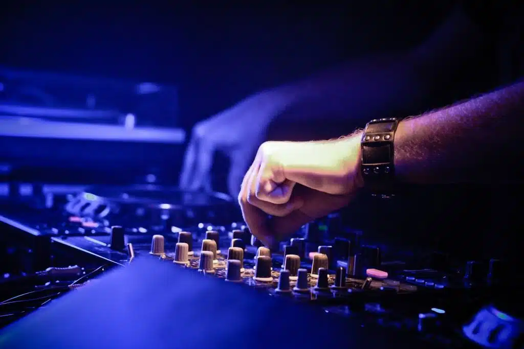 Comment choisir le bon DJ pour votre mariage